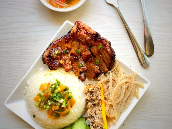 Đĩa cơm tấm sườn bì chả